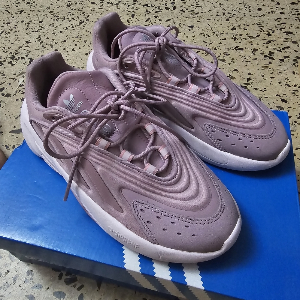 Adidas onelia sneakers